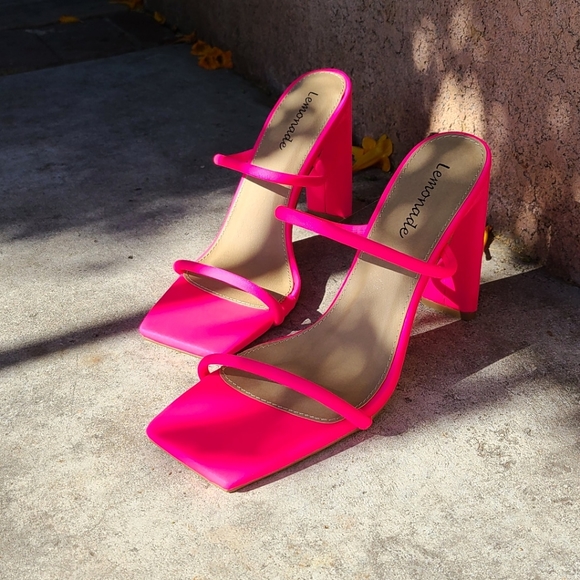 Shoes - 🚨END OF SUMMER SALE// square toe heel pink
